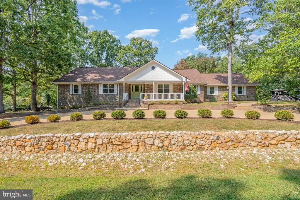 2 Hunters Ct, FREDERICKSBURG