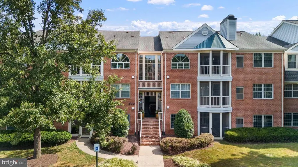 800 Amber Tree Ct #303, Gaithersburg