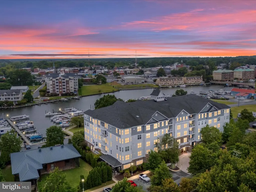 700 Cattail Cv #202, CAMBRIDGE