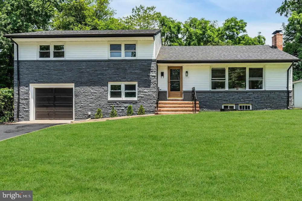 1528 Stuyvesant, Ewing