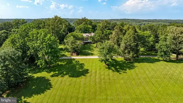10 Merry Hill Ct, Pikesville