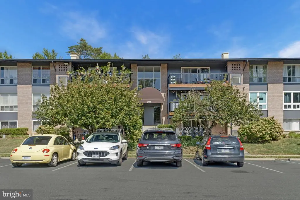 204 Park Terrace Ct Se #25, VIENNA