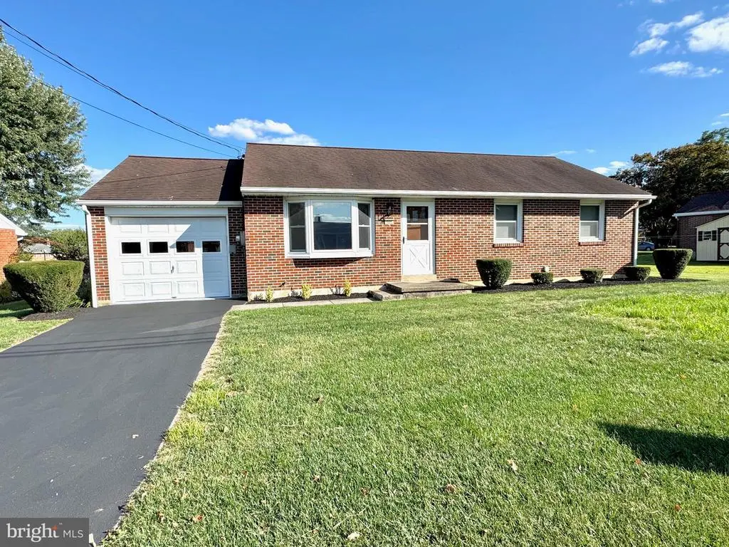 305 Martha St, ROBESONIA