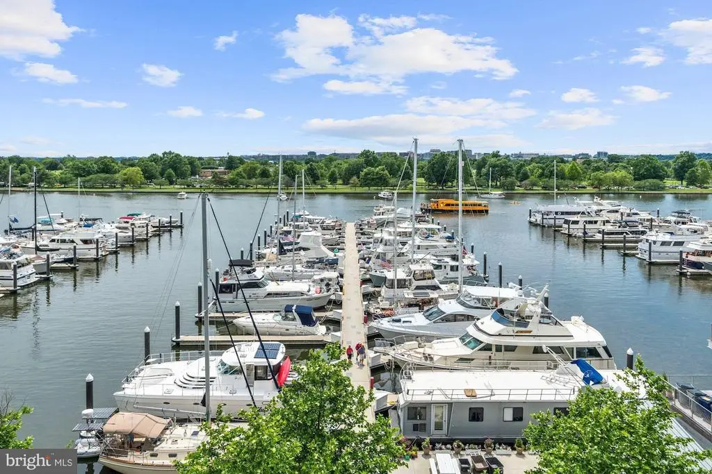 45 Sutton Sq Sw #303, WASHINGTON