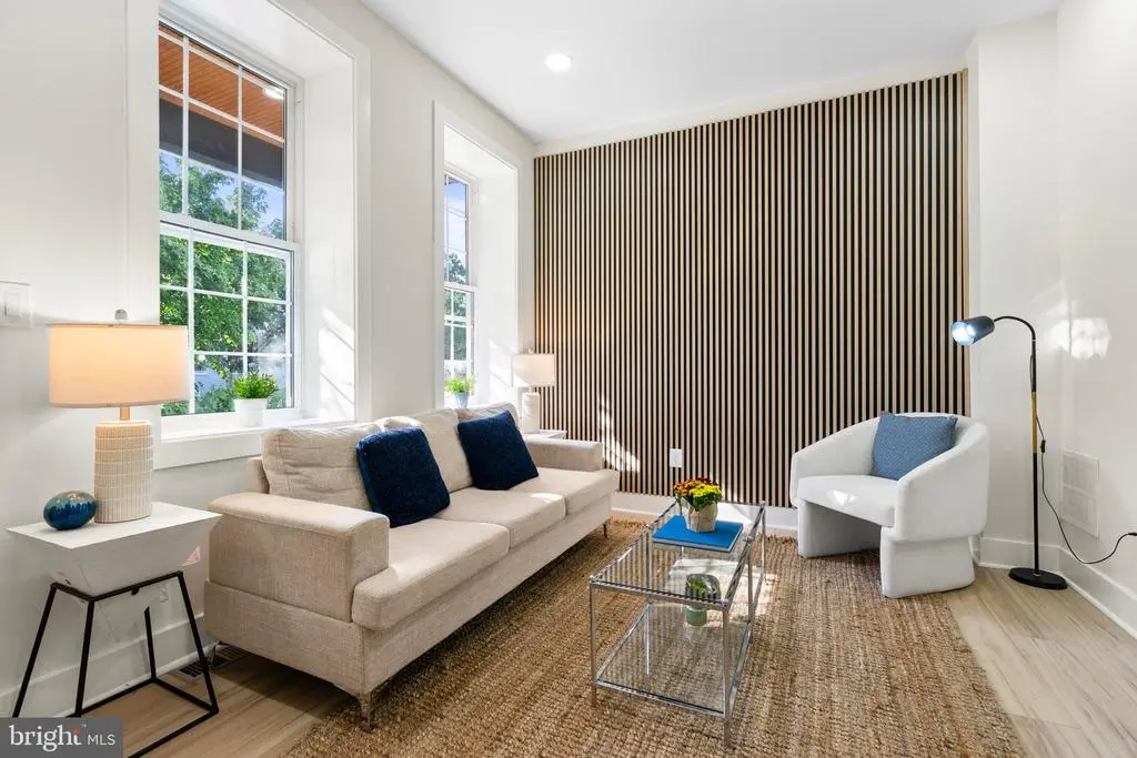 1129 8th St Ne, WASHINGTON