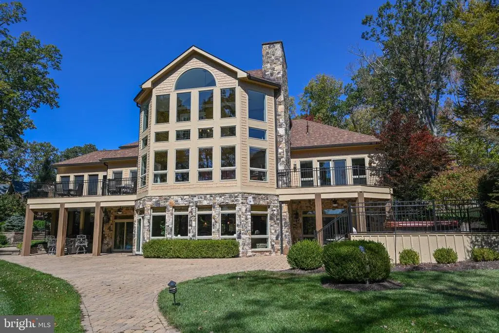 870 Holy Cross Dr, OAKLAND