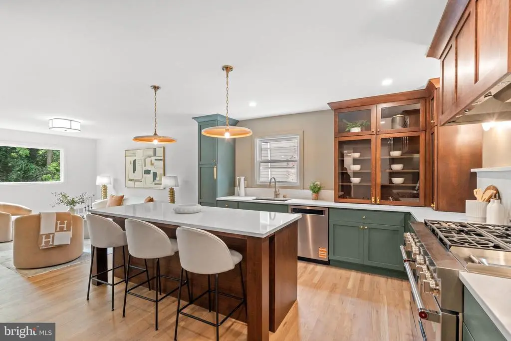 10612 Democracy Ln, Potomac