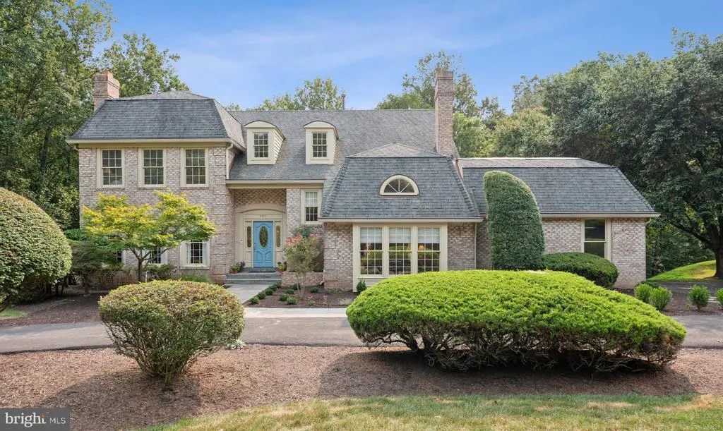 9217 Vendome Dr, Bethesda