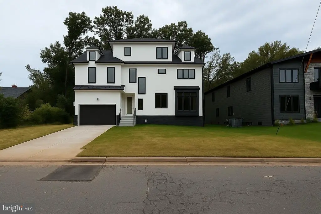 2237 Meridian St, FALLS CHURCH