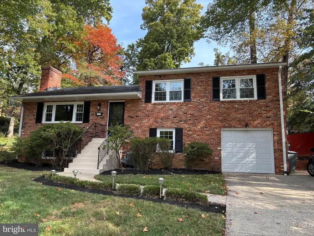 2339 Barbour Rd, FALLS CHURCH