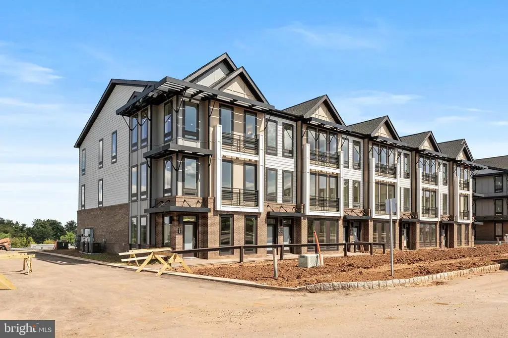 106 Village Dr, SKILLMAN