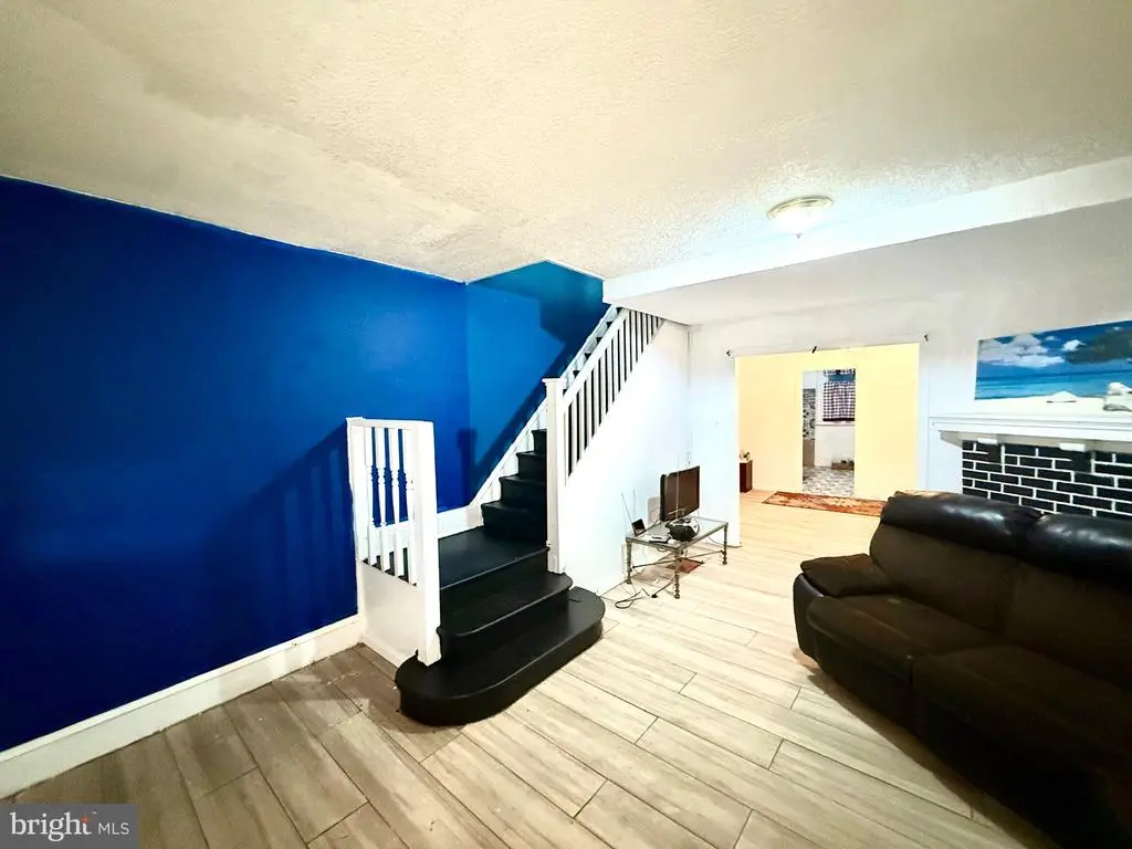 5230 N Warnock St, PHILADELPHIA