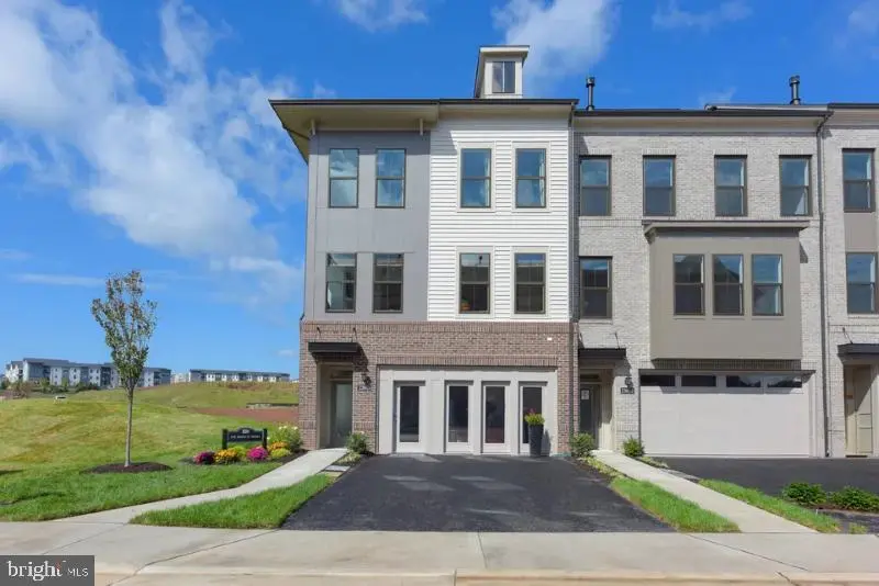 42972 Truman Ter, ASHBURN