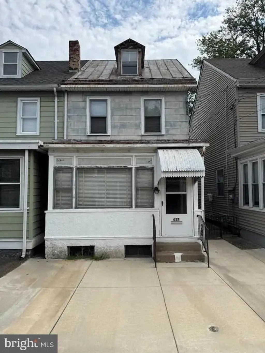 627 Pine St, BRISTOL