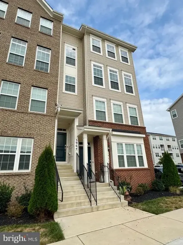 5964 Forum Sq, Frederick