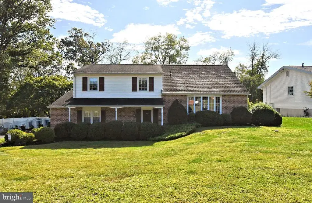 665 Whirlaway Dr, WARMINSTER