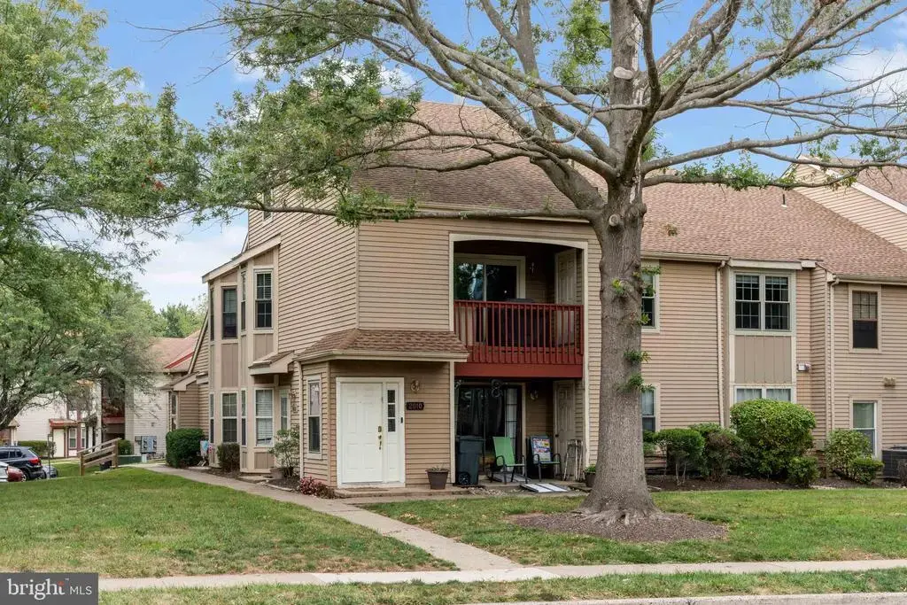 2010 Barry Ct #743b, SOUTHAMPTON