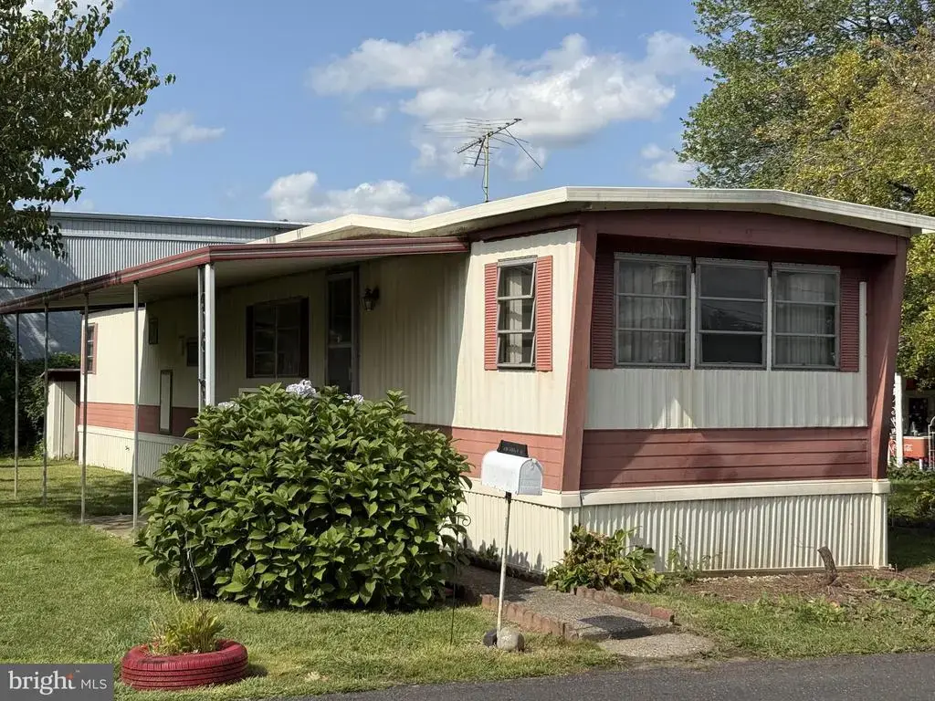 111 Hoover Dr, FAIRLESS HILLS