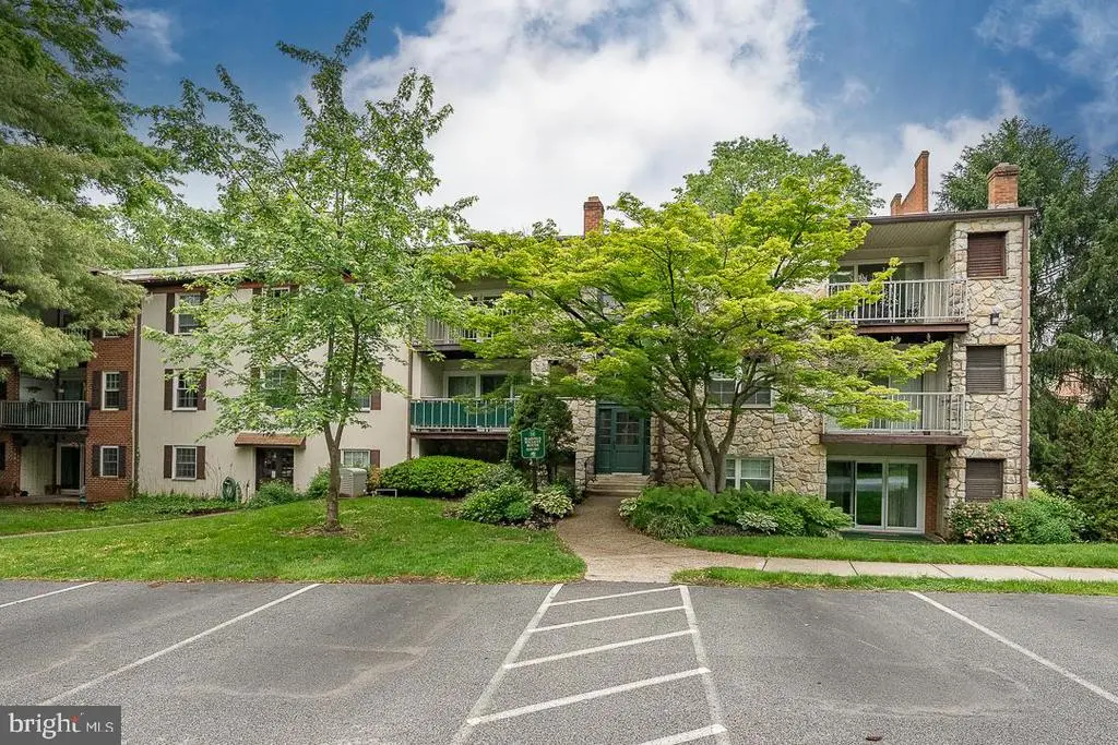 262 Drummers Ln #262, WAYNE