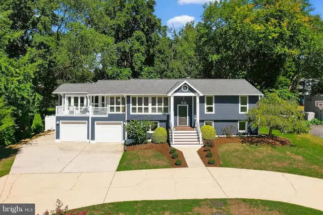 100 Sunset Dr, Annapolis