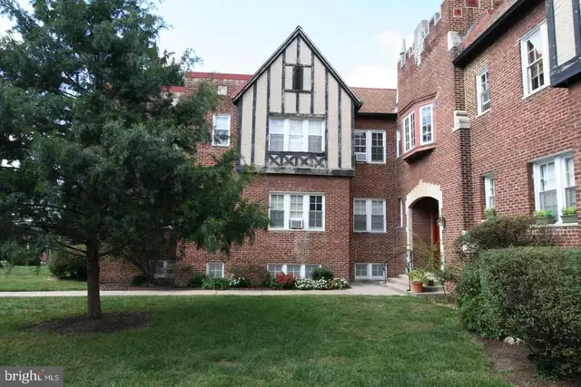 235 Emerson Nw #104, Washington