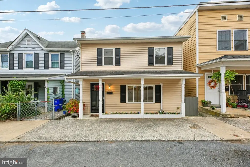 16 E C St, BRUNSWICK