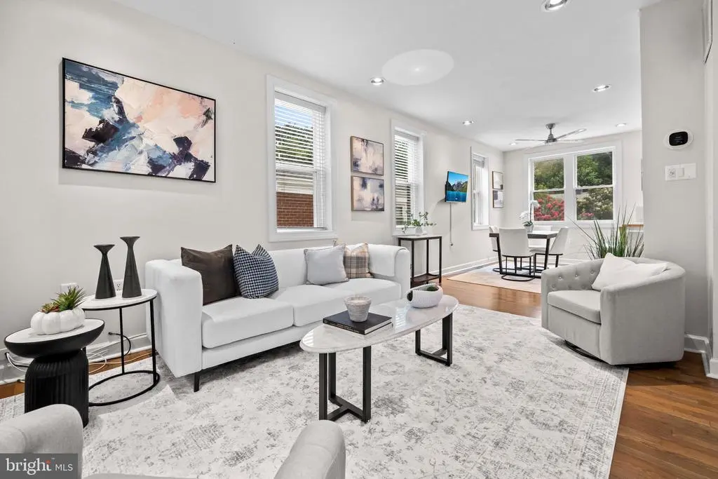 1348 Newton St Ne, WASHINGTON