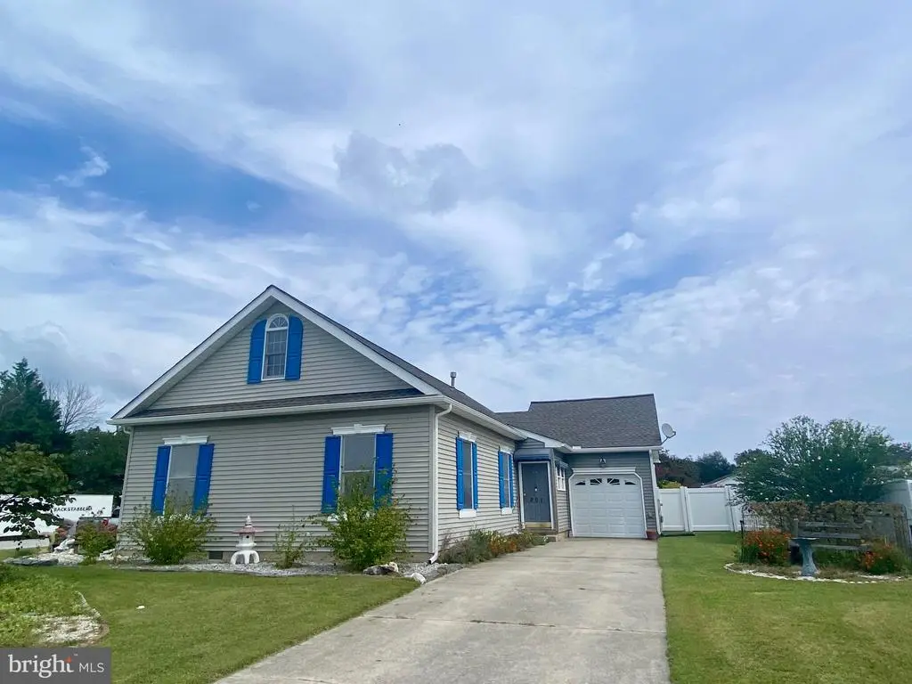 201 Sheffield Dr, DOVER