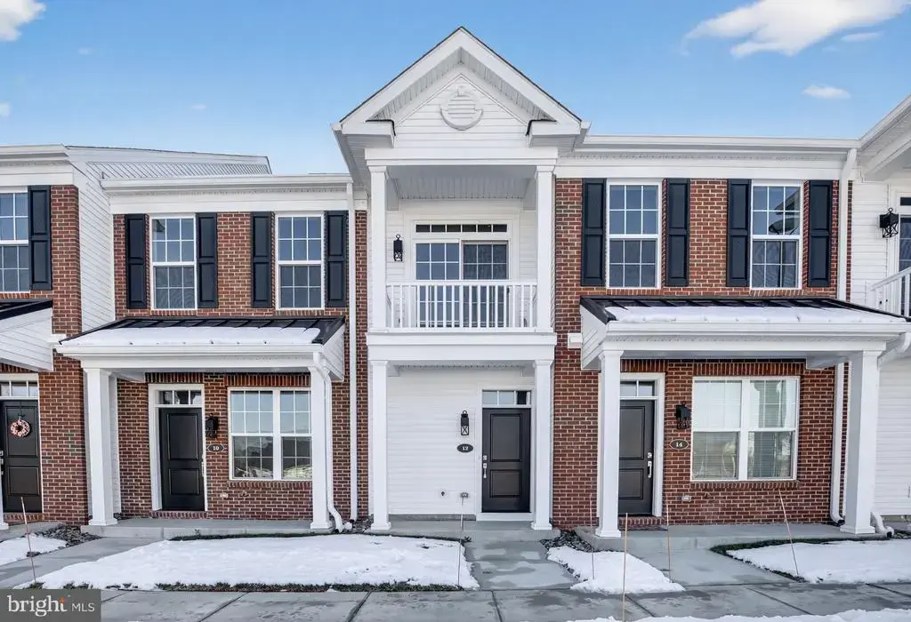 12 Ivy Ln, LEVITTOWN