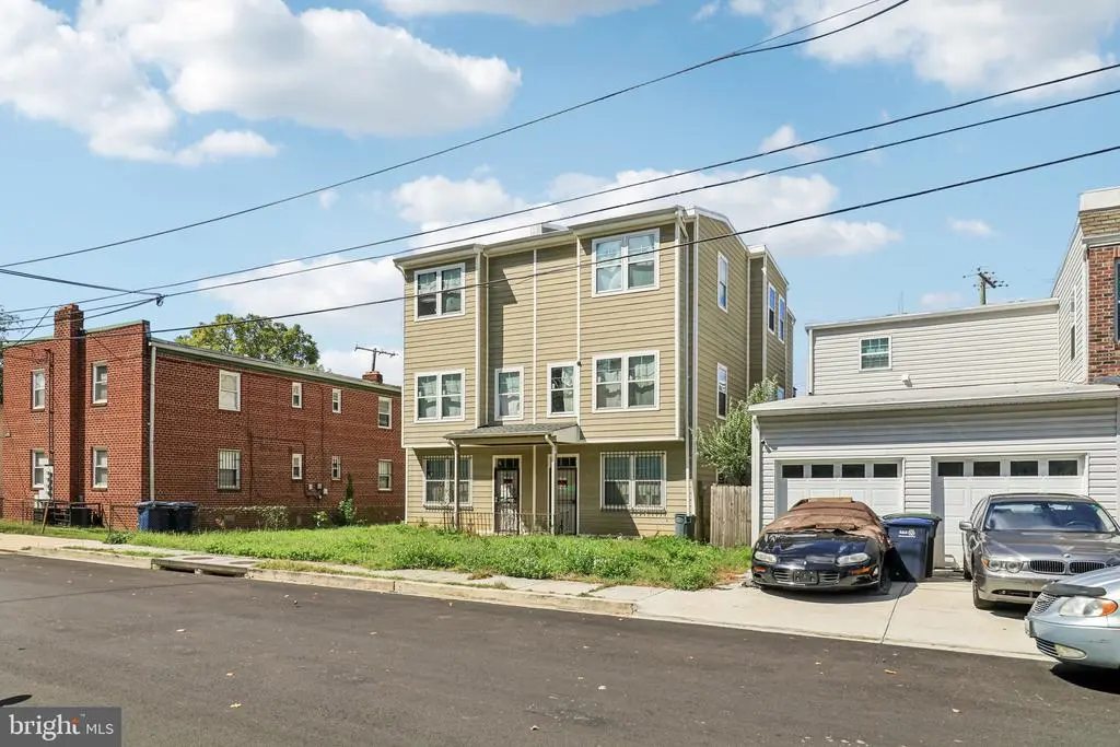 1058 44th St Ne, Washington