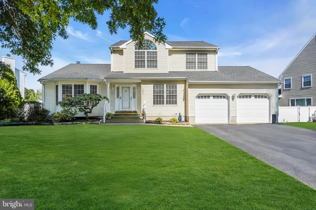 1176 Aster Dr, Toms River