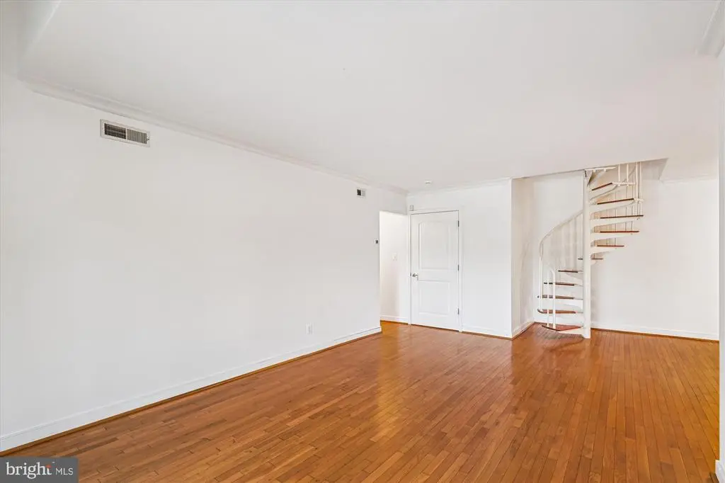 300 Hilltop Ln #300i, ANNAPOLIS