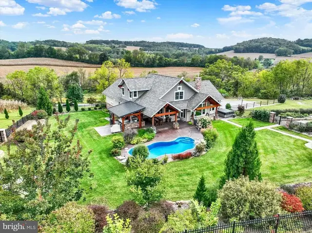 932 Raver Rd, Glen Rock