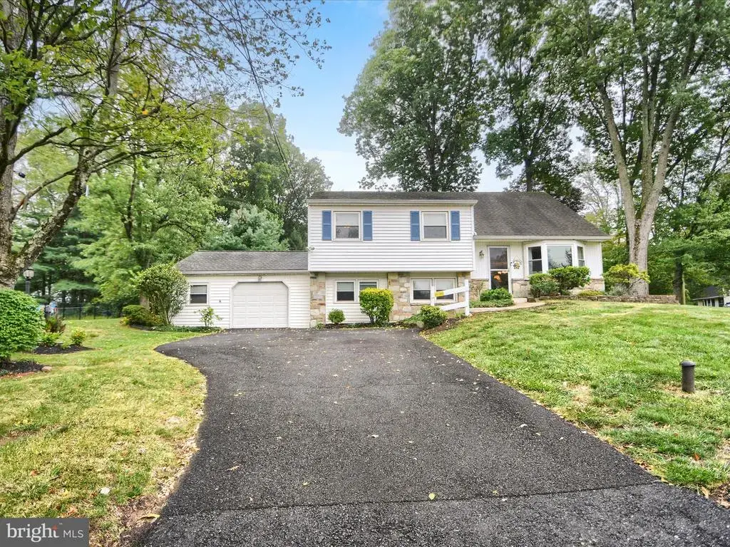 200 Cornwall Dr, CHALFONT