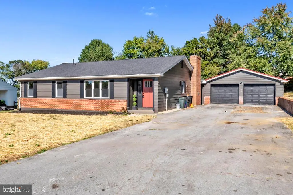 211 Della Ln, Boonsboro