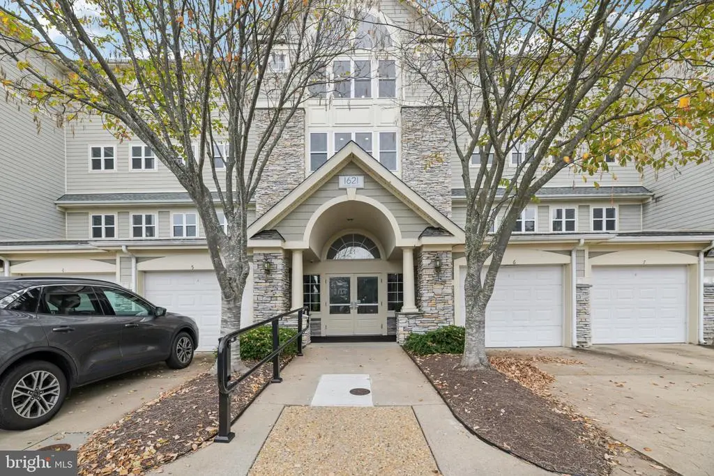 1621 Ladue Ct #207, WOODBRIDGE