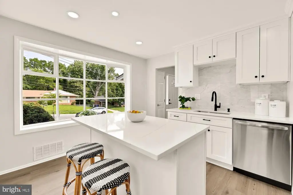 525 E Indian Spring Dr, Silver Spring