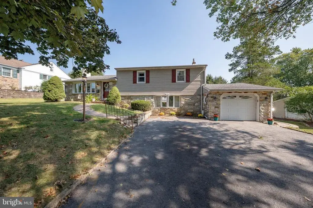 721 Buttercup Dr, WARMINSTER