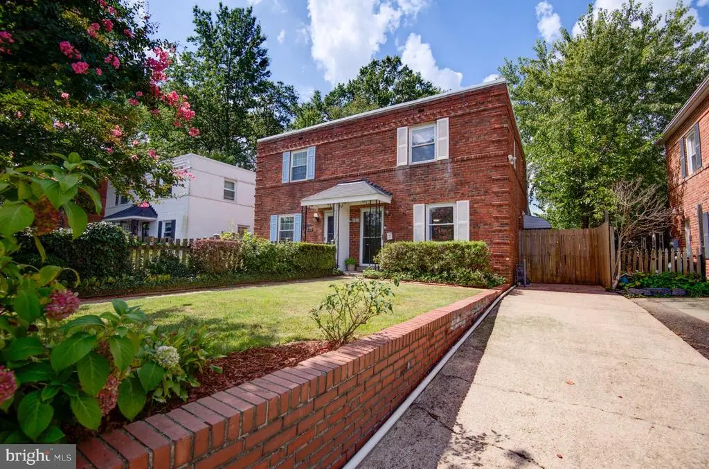 850 S Irving St, ARLINGTON