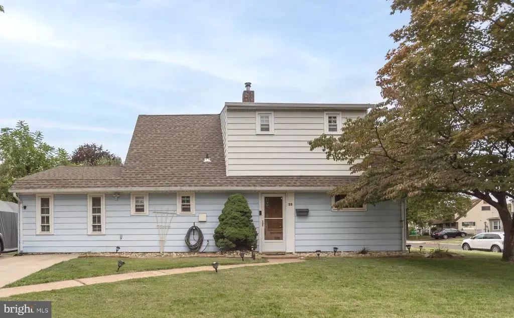 20 New School Ln, LEVITTOWN