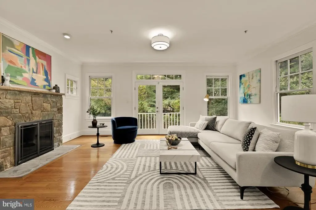 5301 Mckinley St, BETHESDA