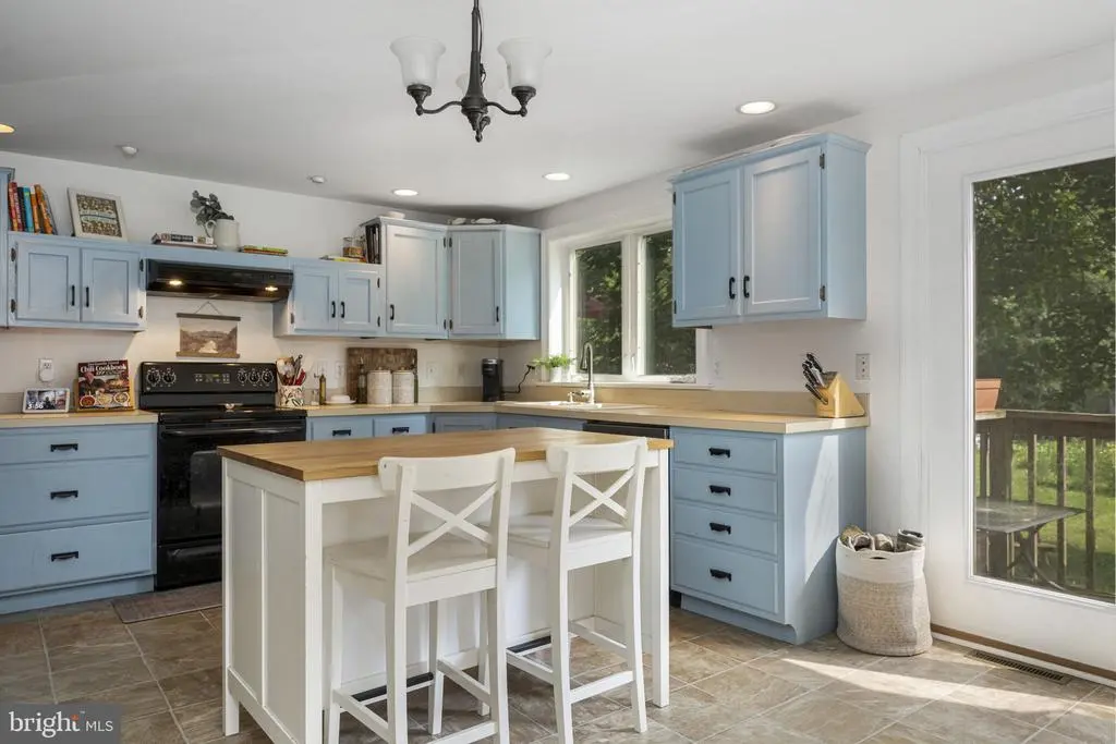 650 Fairview Rd, GLENMOORE