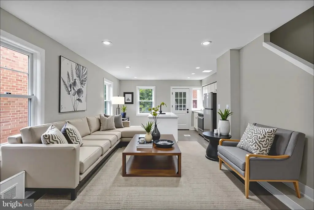 2411 Savannah St Se, WASHINGTON