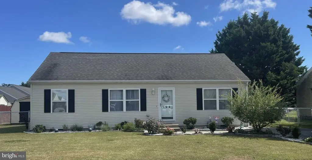 109 Genoa Ln, MILTON