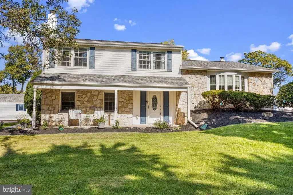377 Holly Dr, SOUTHAMPTON
