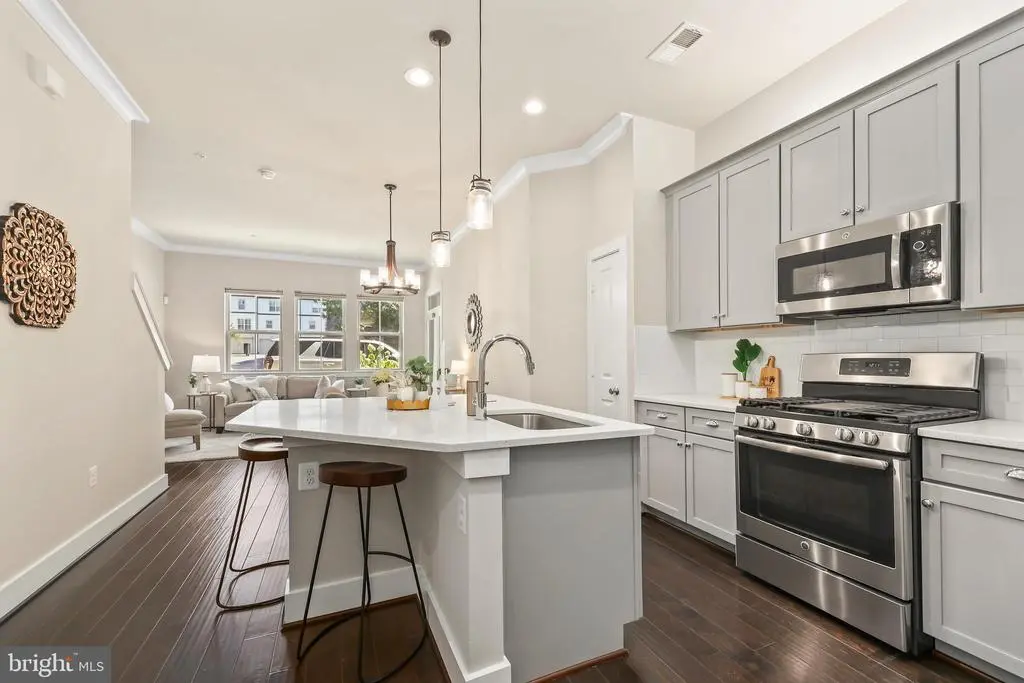 1334 S Quinn St, ARLINGTON