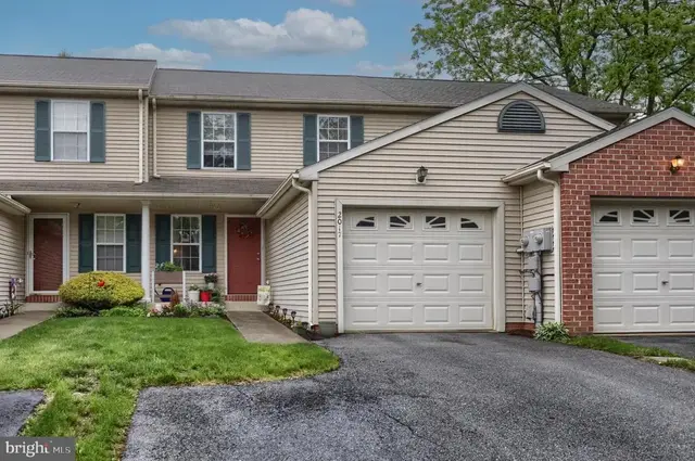 2017 Acorn Dr, Lebanon