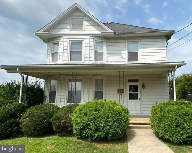 34 S Market St, Fawn Grove