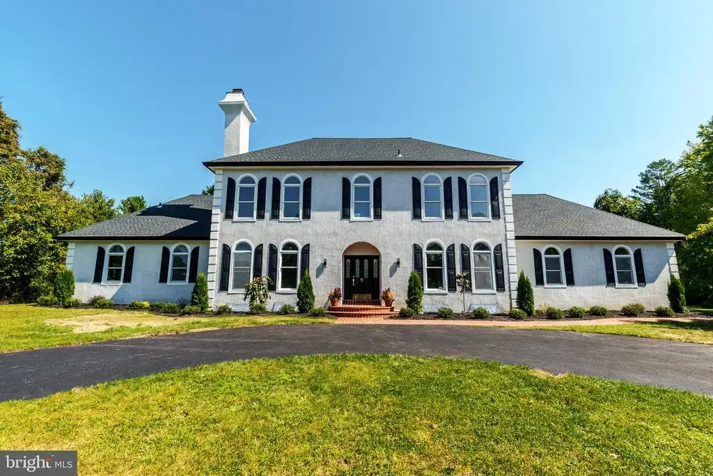 24 Standing Tree Cir, SOUTHAMPTON