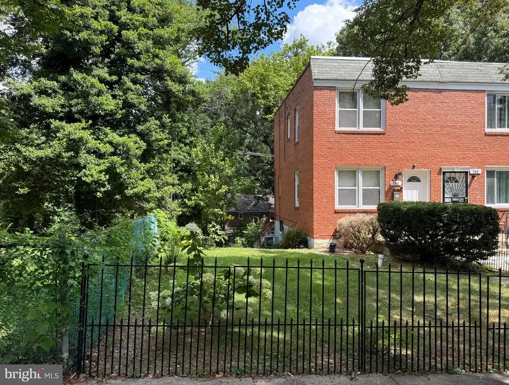 704 Saint Dunstans Rd, Baltimore